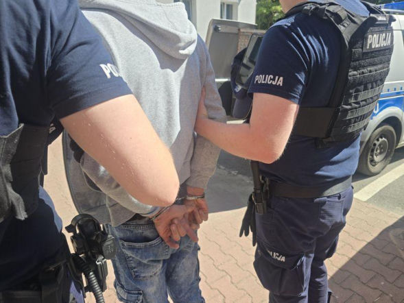Pościg jak z filmu akcji. 20-letni Ukrainiec zderzył się czołowo z radiowozem