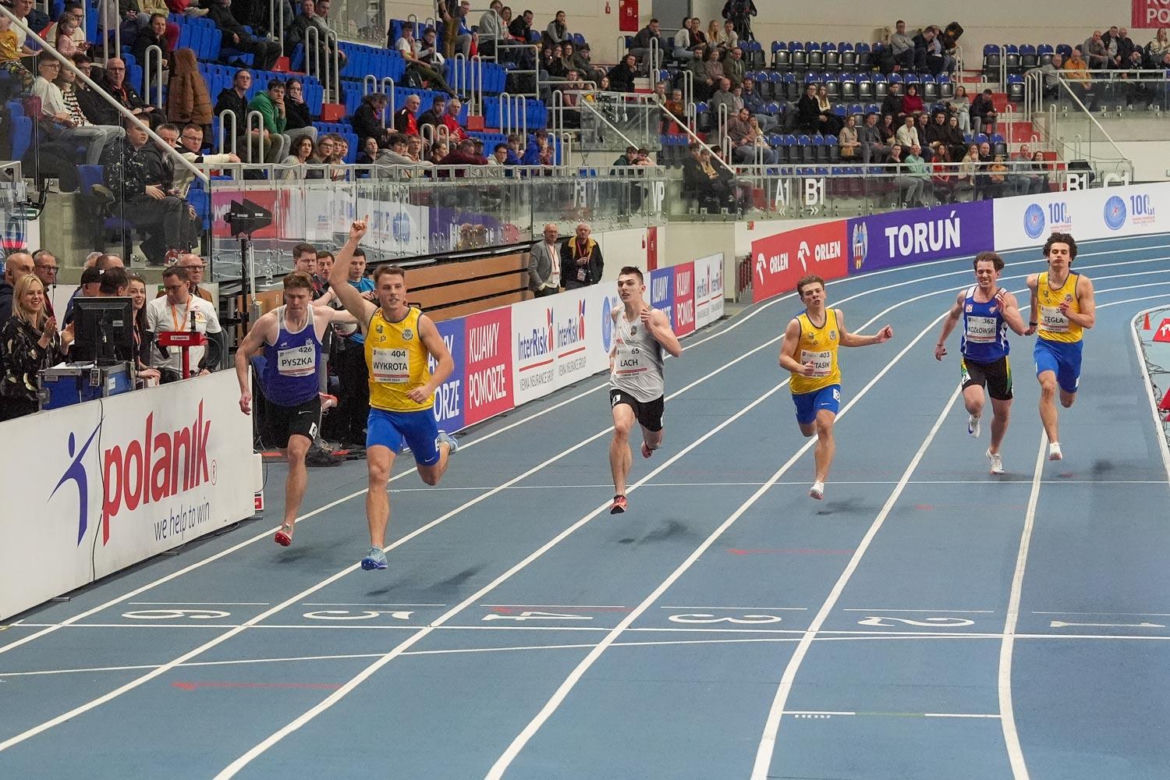 Halowe Mistrzostwa Polski 2025 w Arenie Toruń. Zdjęcia kibiców z trybun i sportowców