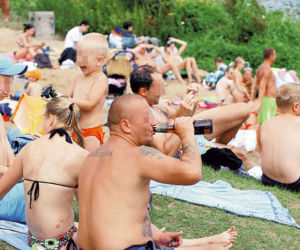 Nie pływaj po alkoholu!