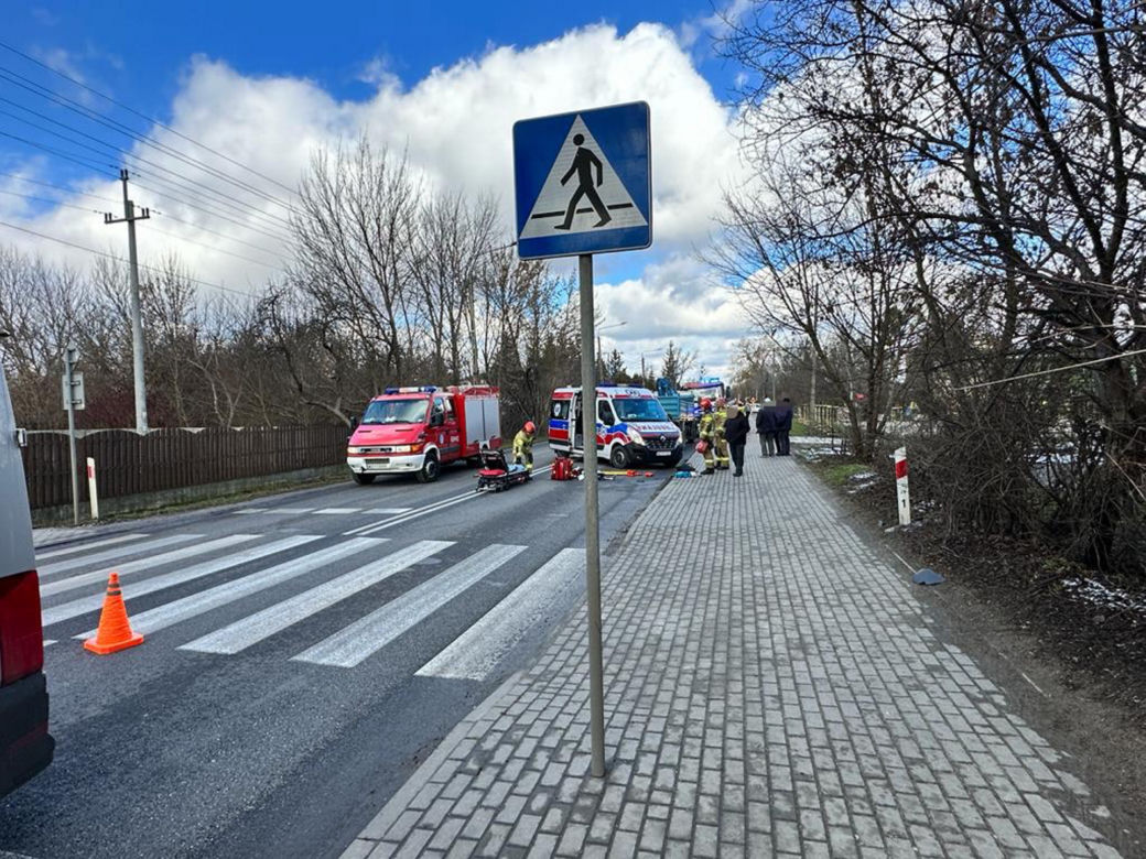 Tragedia w Błoniu. 15-latka wpadła pod ciężarówkę. Lądował śmigłowiec LPR