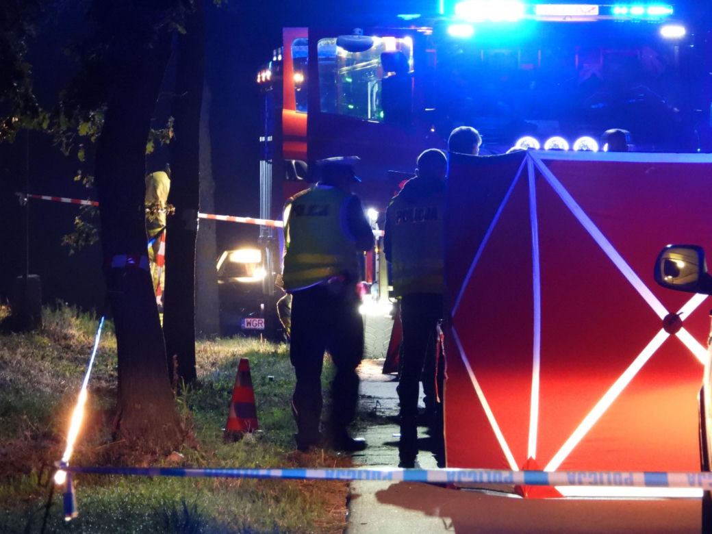  Brutalne zabójstwo na środku drogi pod Grójcem. Podpalili ciało i uciekli
