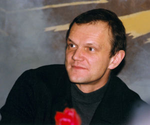 Cezary Pazura kiedyś i dziś. Tak na przestrzeni lat zmieniał się odtwórca roli Jurka Kilera
