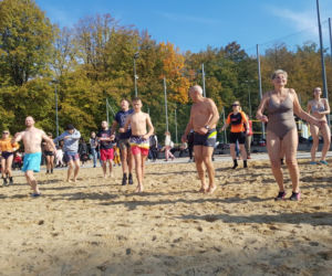 „Kąpiący się zimą Olsztyn” zainaugurowali sezon zimowych kąpieli