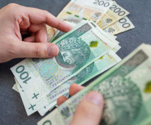 ZUS może zażądać zwrotu 300 zł. Wielu rodziców nie zna tej ważnej zasady