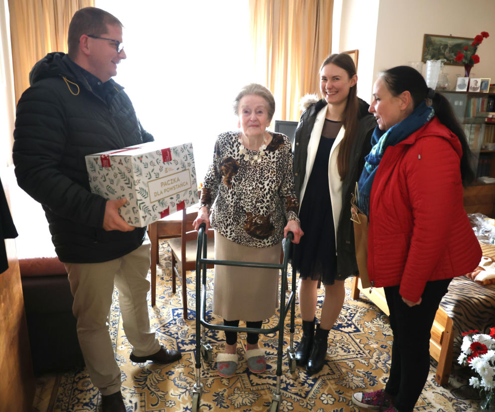 Z prezentami świątecznymi u Powstańców Warszawskich