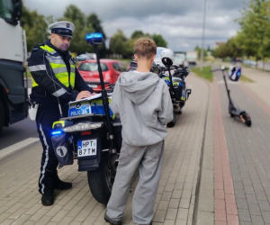 Policjanci kontrolowali kierujących hulajnogami. Nieletnich także!