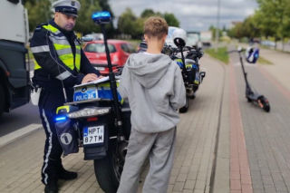 Policjanci kontrolowali kierujących hulajnogami. Nieletnich także!