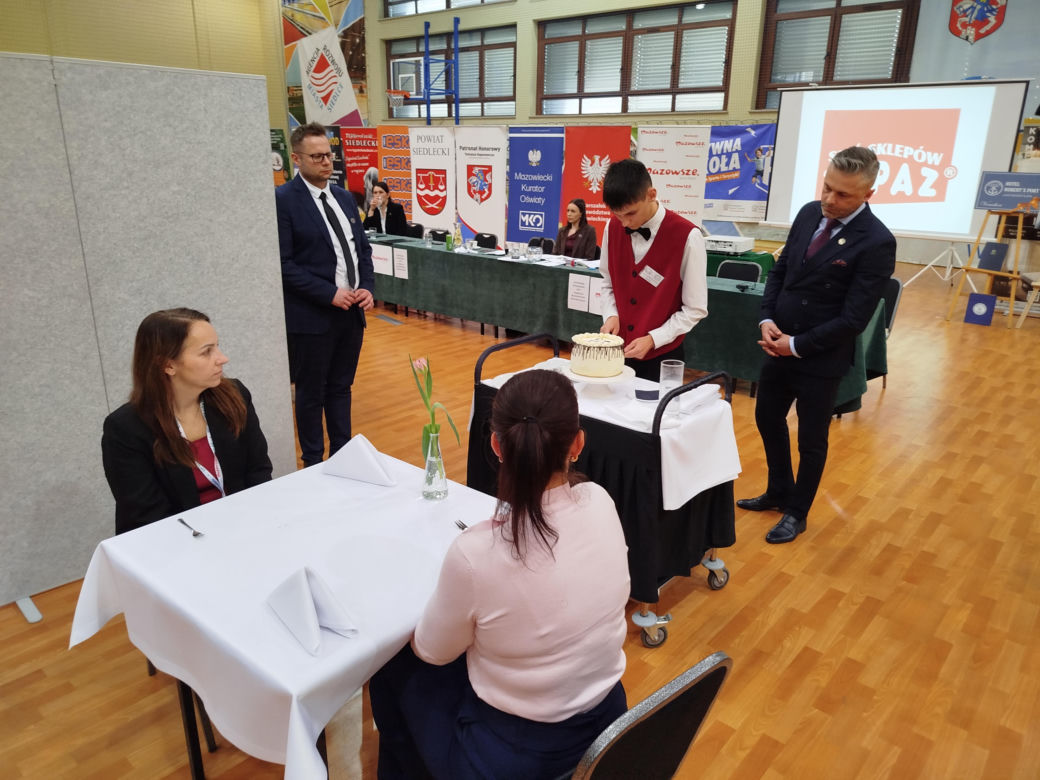 Już po raz ósmy w Siedlcach rywalizowali młodzi kelnerzy z całej Polski