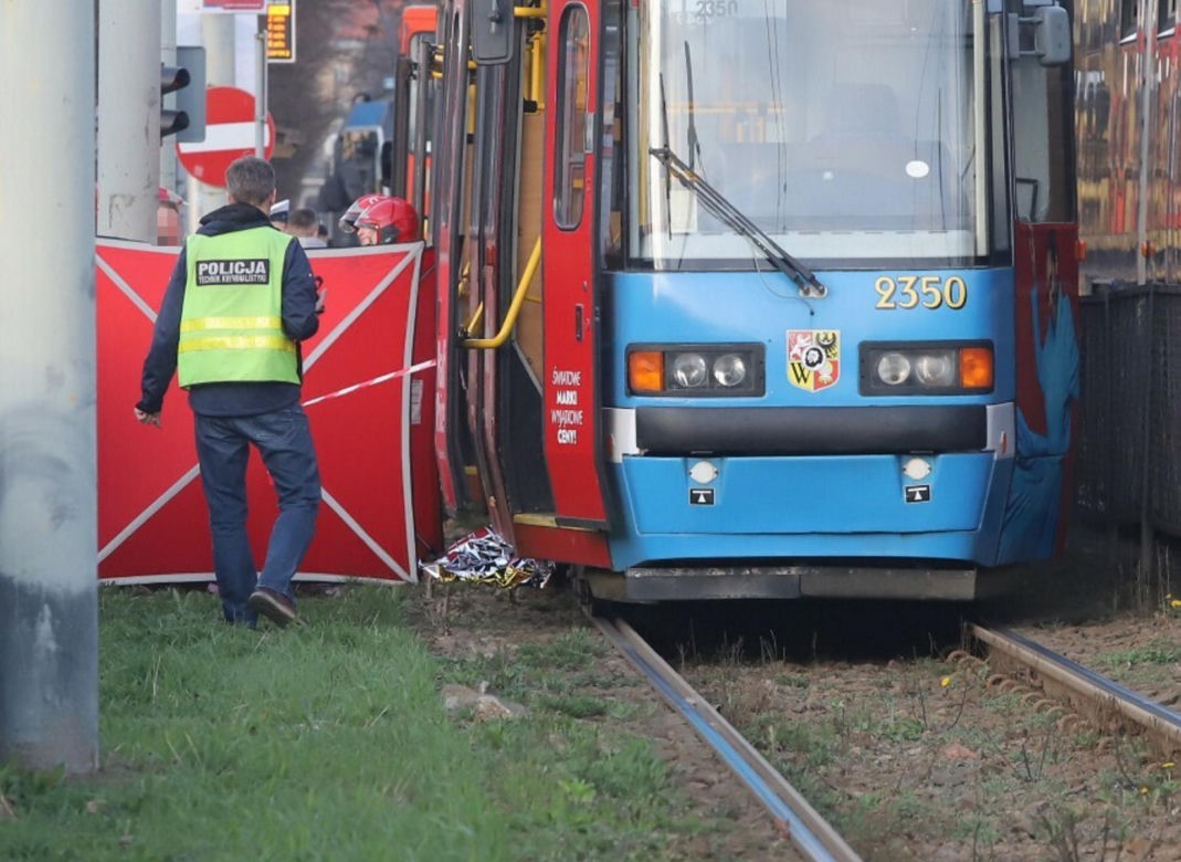 Wrocław. Tramwaj potrącił nastolatkę. Przechodziła na zielonym świetle