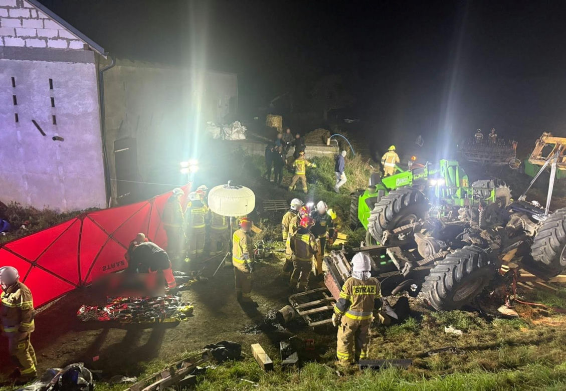 Ciągnik stoczył się z wału, dwie osoby nie żyją! Tragedia nad Wisłą