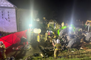 Ciągnik stoczył się z wału, dwie osoby nie żyją! Tragedia nad Wisłą