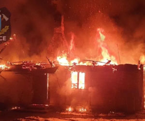 Z jej domu pod Płockiem nic nie zostało. Uratowała się z pożaru, ale straciła dorobek życia! [ZDJĘCIA]