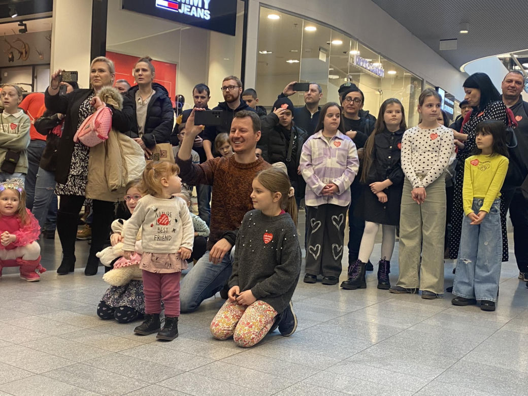 WOŚP w Olsztynie. W Galerii Warmińskiej odbyły się koncerty, pokazy wokalne i inscenizacje walk [ZDJĘCIA]