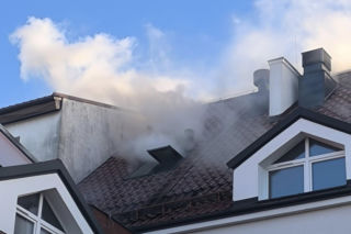 Pożar ZUS na Pomorzu! Ewakuacja 80 osób. Na miejscu pracuje 11 zastępów straży