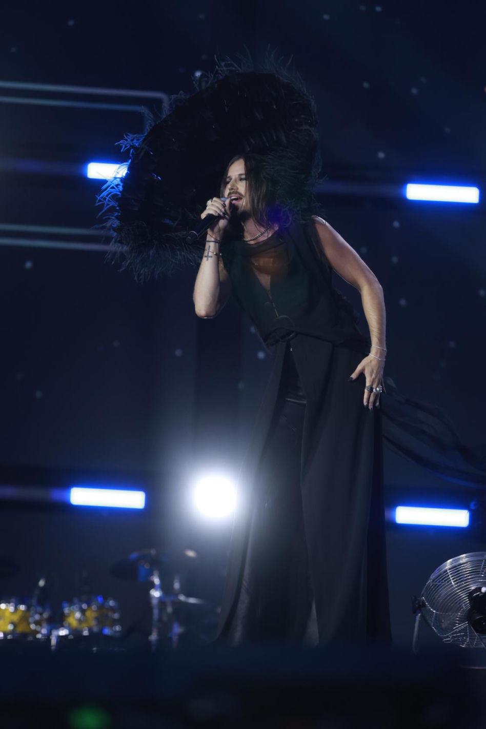 Michał Szpak tak się przejął na scenie, że zgubił mikrofon! Na szczęście nie był sam
