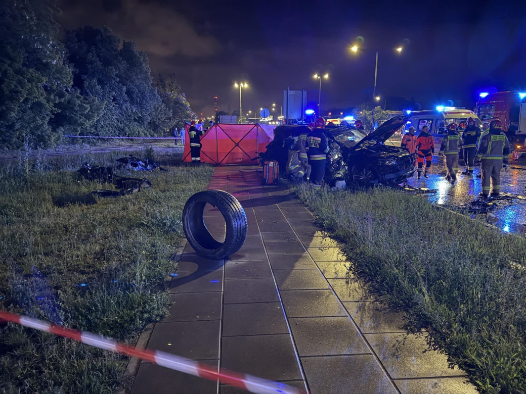  Tragedia na Modlińskiej. Dwie osobówki roztrzaskane. Są ofiary śmiertelne
