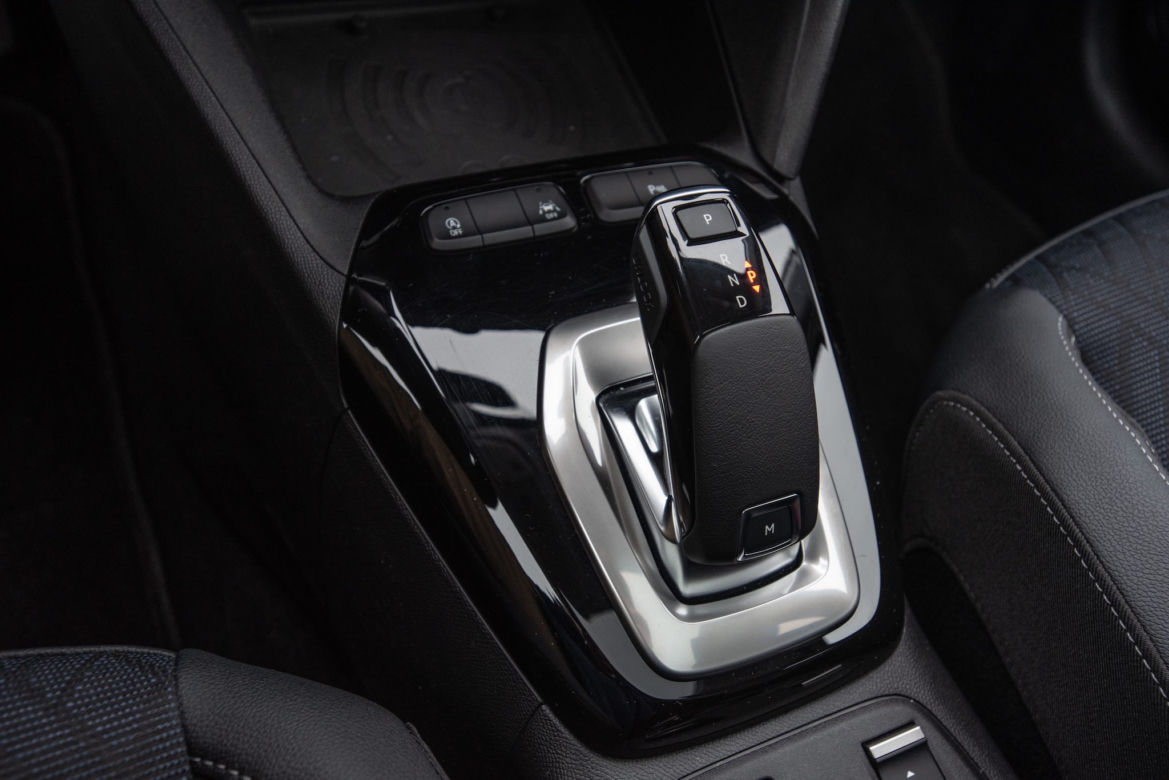 Peugeot 208 Allure vs Opel Corsa Elegance