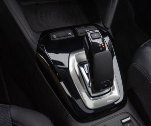 Peugeot 208 Allure vs Opel Corsa Elegance