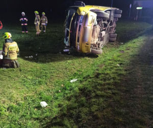Sześć osób rannych po wywrotce busa. W akcji śmigłowiec LPR