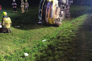 Sześć osób rannych po wywrotce busa. W akcji śmigłowiec LPR