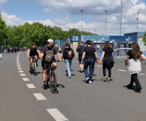 Długie kolejki i tłum fanów przed koncertem Metaliki