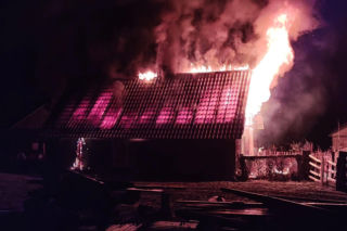 Pożar w Wigilię zabrał im dach nad głową. Trwa zbiórka na kontener mieszkalny dla pana Kazimierza i jego żony