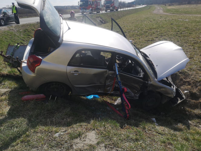 Rozbite auta i ranni na drodze. Wypadek w gminie Szczurowa [ZDJĘCIA]
