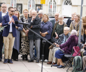 Kazimierz Dejmek uhonorowany skwerem i popiersiem. Gwiazdy kina i teatru uczestniczyły w ważnej uroczystości