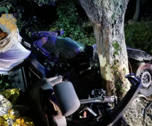 Tragiczny wypadek pod Braniewem. Audi wbiło się w drzewo. Nie żyje 19-latek [ZDJĘCIA]