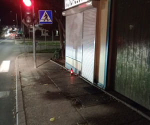 Znicz pod sklepem