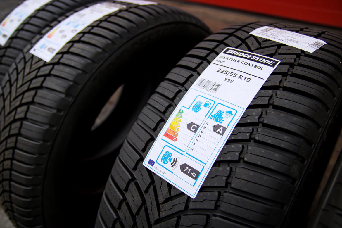 Opona całoroczna Bridgestone Weather Control A005