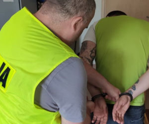 Łódź: Próbowali włamać się do zakładów bukmacherskich na Bałutach. Nakryła ich policja!