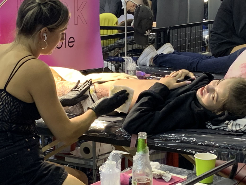 Tattoo Konwent Katowice 2022. Tatuatorzy tworzą piękne tatuaże
