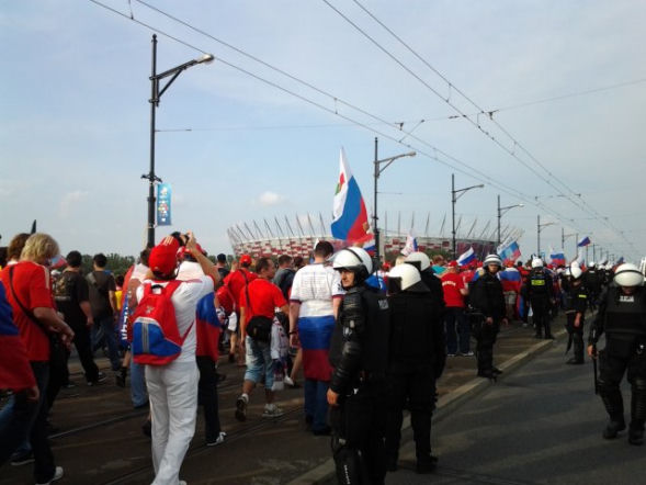 Przemarsz kibiców Rosji