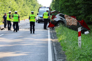 Tragedia na DK11. Kierowca BMW nie przeżył zderzenia z ciężarówką