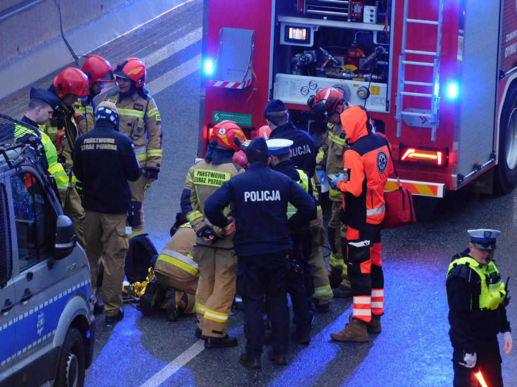 Ostatnie Pokolenie przykleiło się do jezdni na S8. Strażacy musieli skuć asfalt
