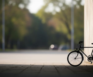 Śmierć na ścieżce rowerowej w Warszawie. Co ujawni sekcja zwłok 67-latka?