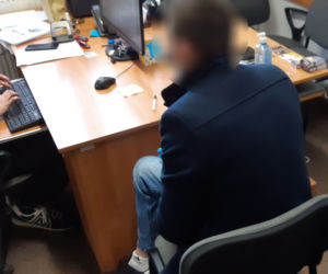 Oszust z portalu randkowego okradł kobietę w jej własnym mieszkaniu