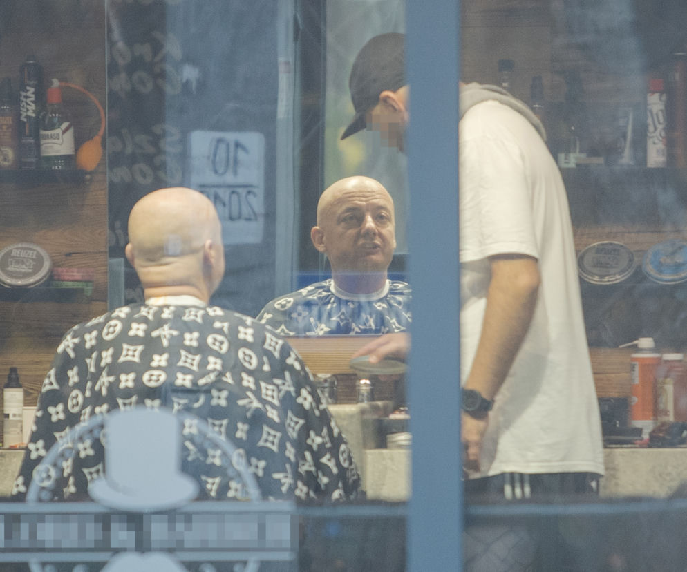 Wicemarszałek Senatu Michał Kamiński u fryzjera