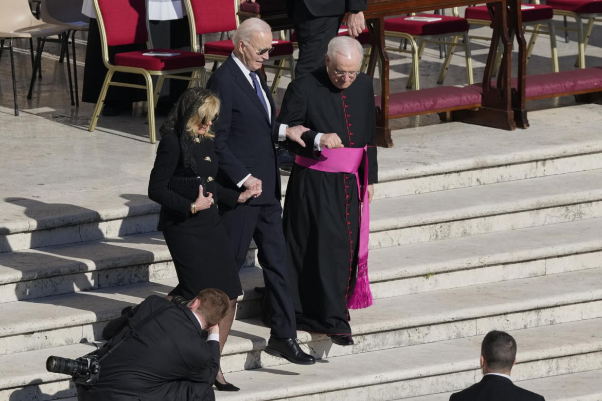 Głowy państw żegnają papieża Franciszka. Do Watykanu zjechali najważniejsi