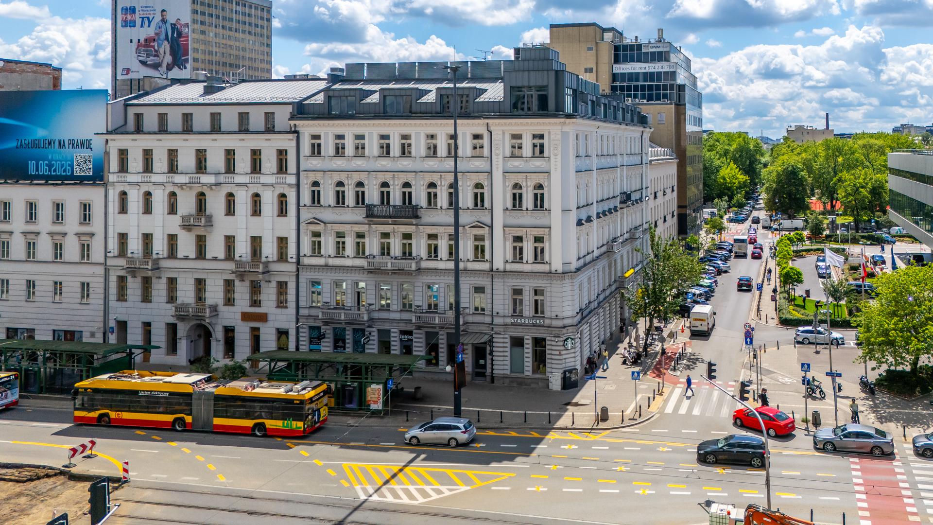 Południowa pierzeja Alej Jerozolimskich w centrum Warszawy