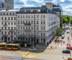 Południowa pierzeja Alej Jerozolimskich w centrum Warszawy