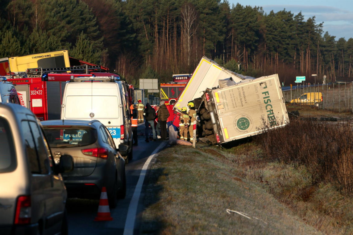 Dramatyczny wypadek niedaleko Gorzowa. Ciężarówki zderzyły się czołowo