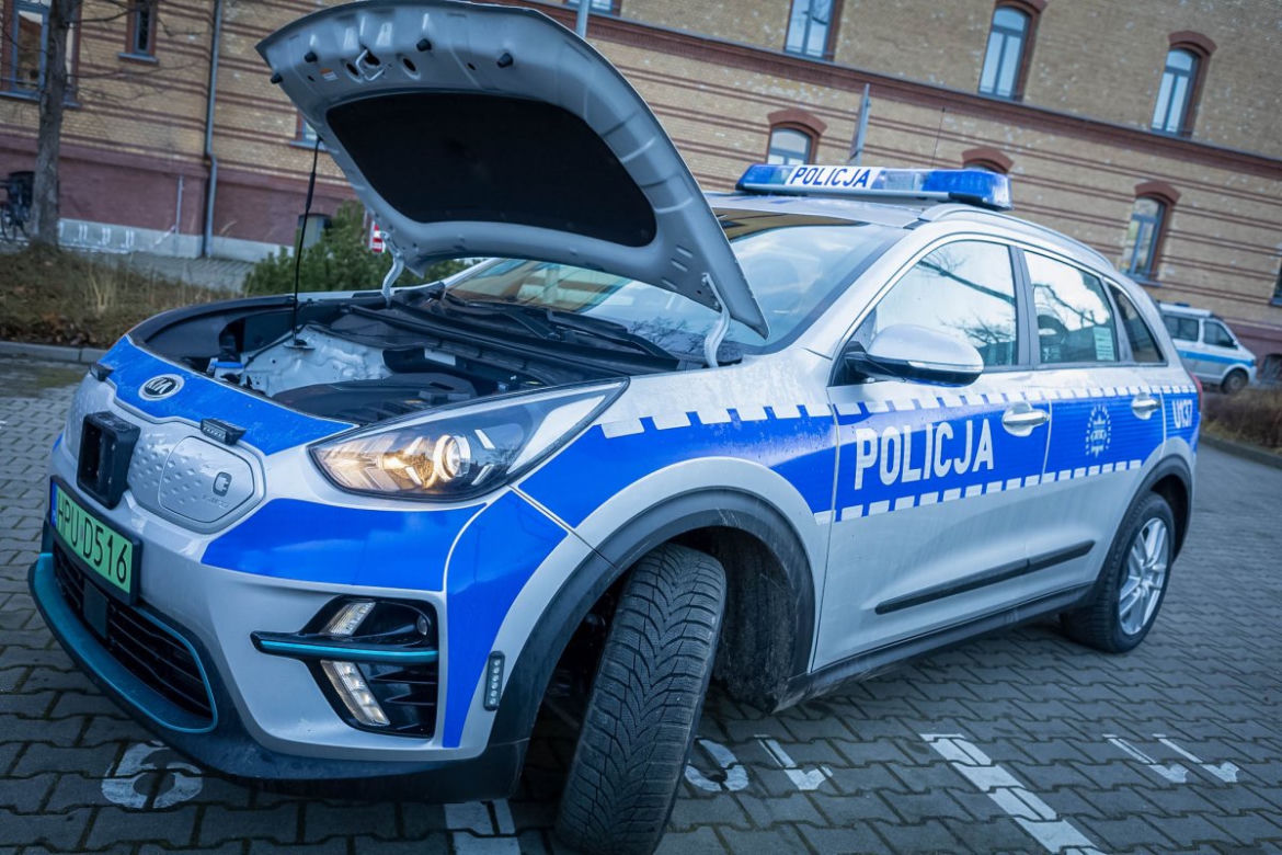 Policjanci z Poznania odebrali nowe radiowozy