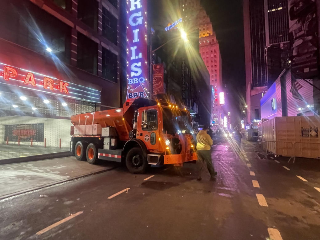 Błyskawiczne sprzątanie po zabawie na Times Square