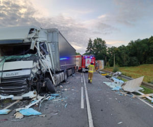 Droga Olsztyn-Szczytno jest zablokowana w piątek rano w miejscowości Trękusek, gdzie zderzyły się dwa auta ciężarowe