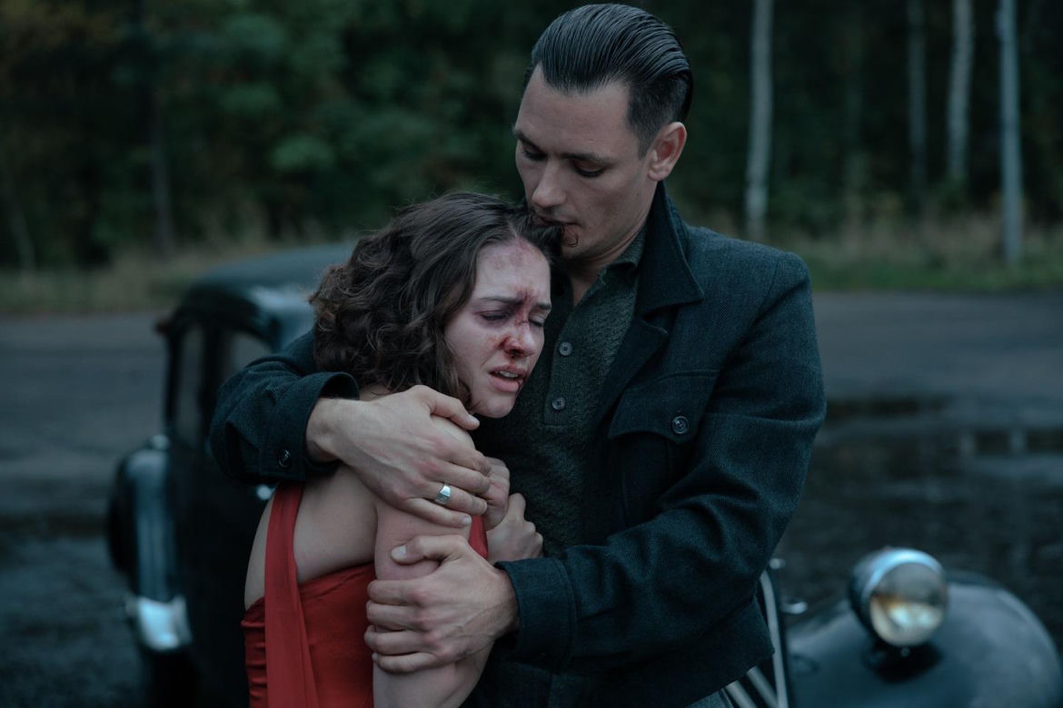 Zatoka szpiegów 2, odcinek 19. Eva (Sonia Mietielica), Franz (Bartosz Gelner) 