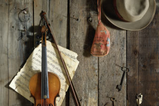 Instrumenty muzyczne w aranżacji wnętrz. Fortepian, skrzypce, gitara i...