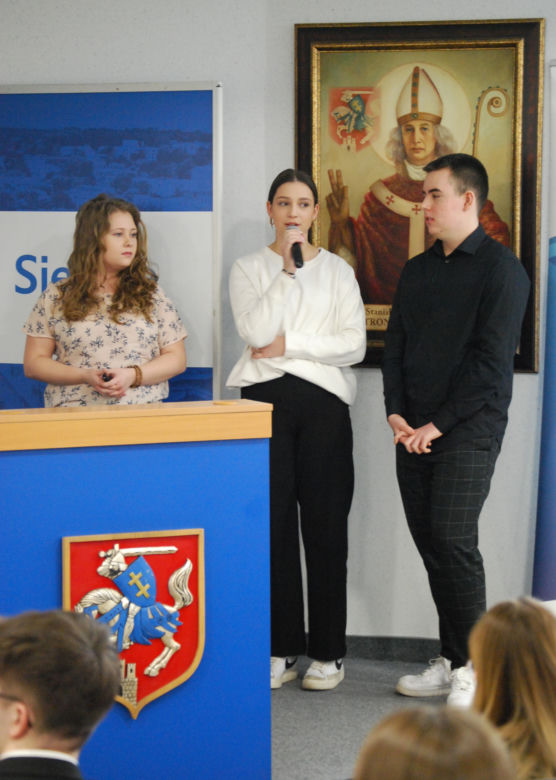ZOBACZ ZDJĘCIA z debaty o bezpieczeństwie, w której uczestniczyła siedlecka młodzież:
