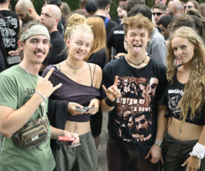 Fani i fanki czekają na System of a Down i Queens of the Stone Age! Zobacz zdjęcia spod PGE Narodowego